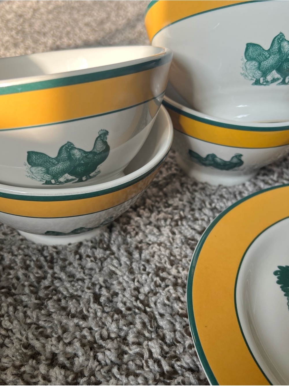Yellow & Green Farmhouse Rooster Dinnerware Set for 4 🍽️ - Picture 5 of 8